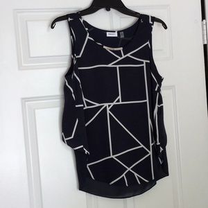 DKNY sleeveless high low top